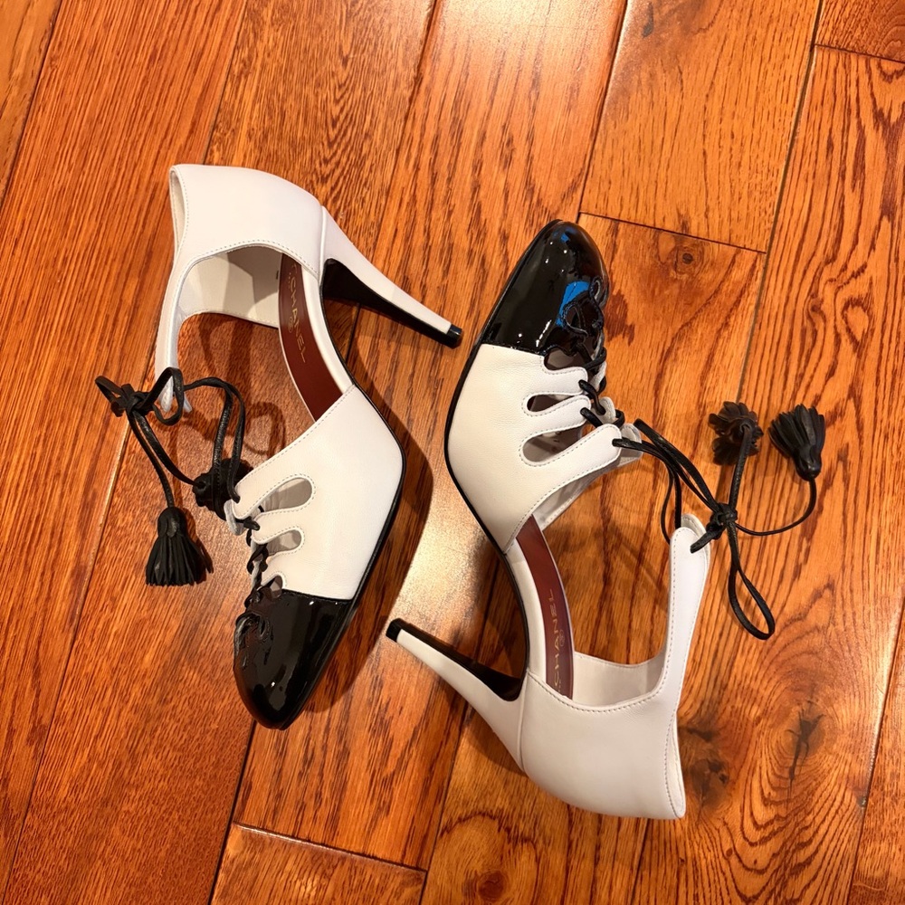 Chanel Two-Tone lace heels